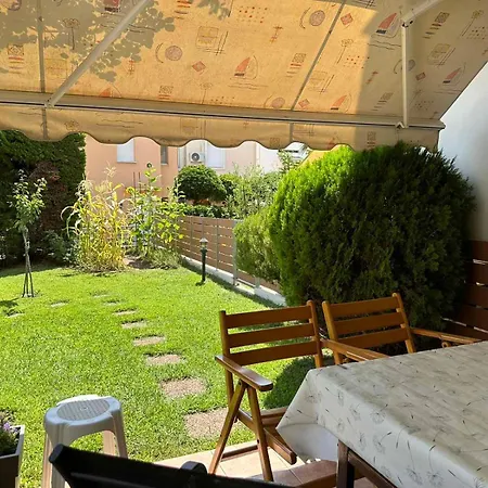 بيت للعطل Sunny Garden
